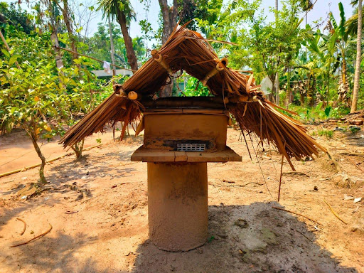 BEEHIVE MADE OF MUD BY LAMUNI SANGMA CHICHOTCHENG, BAJENGDOBA C&RD BLOCK NORTH GARO HILLS, DISTRICT