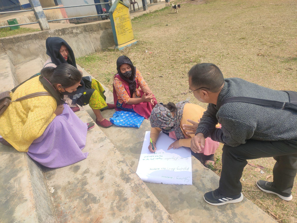 ALC members of Umwang Nongbah listing down problems during the workshop.